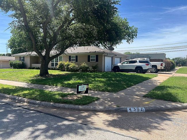 Image of 4307 Canberra Dr