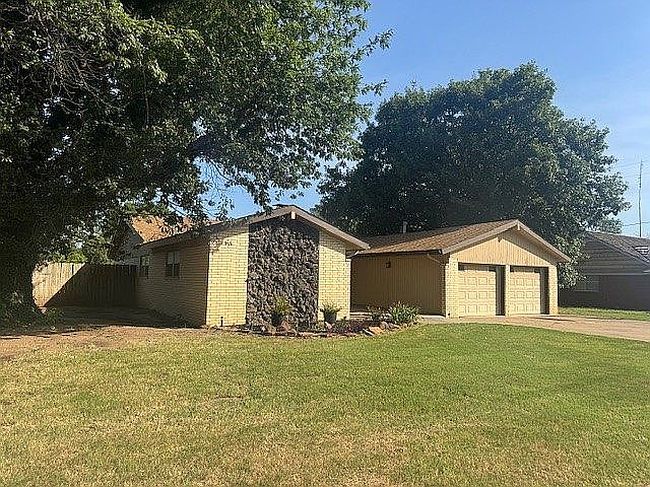Photo of 710 Woodridge St, Fairview, OK