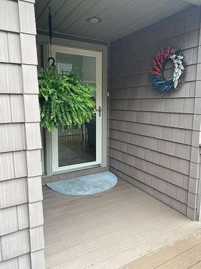 Additional photo 2 of property located at 652 Isle View Dr