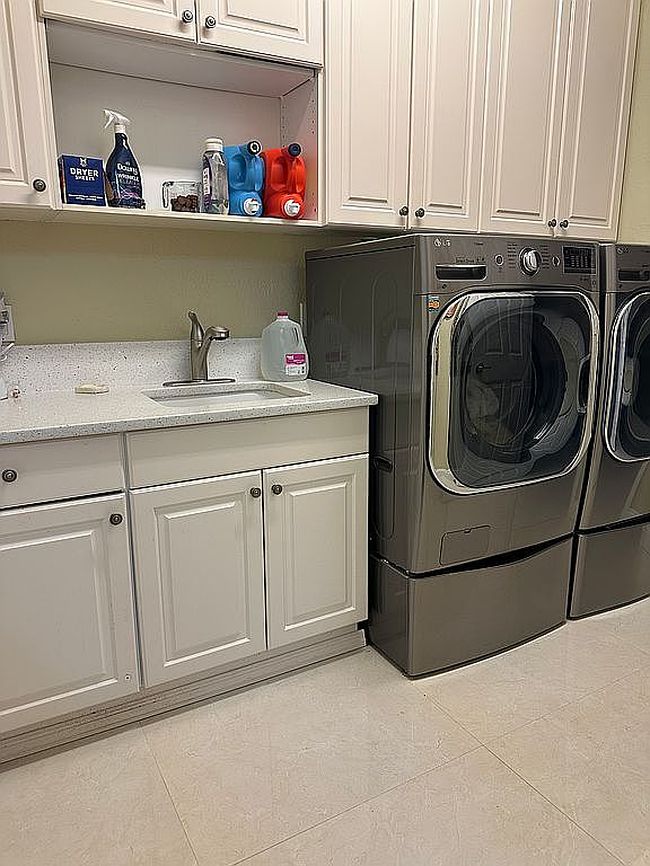 Photo of 1740 Sw Jamesport Dr, Port Saint Lucie, FL