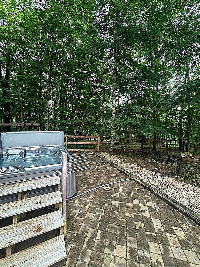 Image of 9480 Stoops Rd