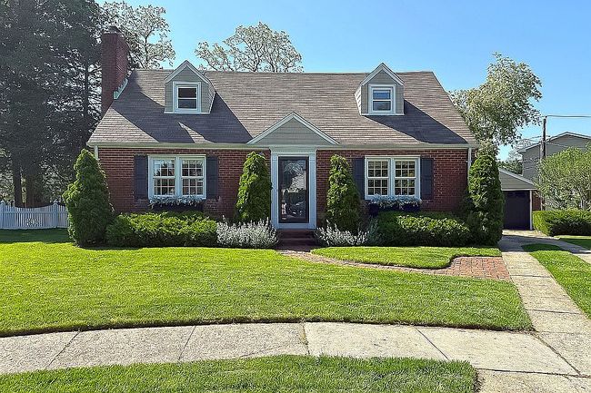 Image of 597 Colonial Pl