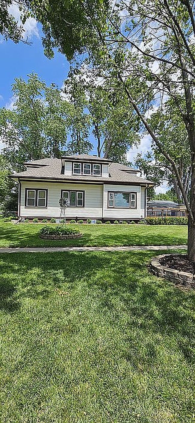 Photo of 303 N Jefferson St, Papillion, NE