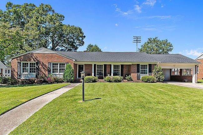 Photo of 1708 Rosewood Dr