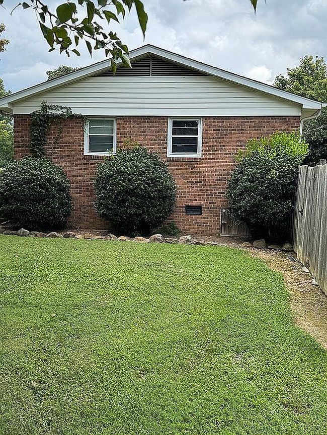 Photo of 33628 Ivy Rd, Albemarle, NC