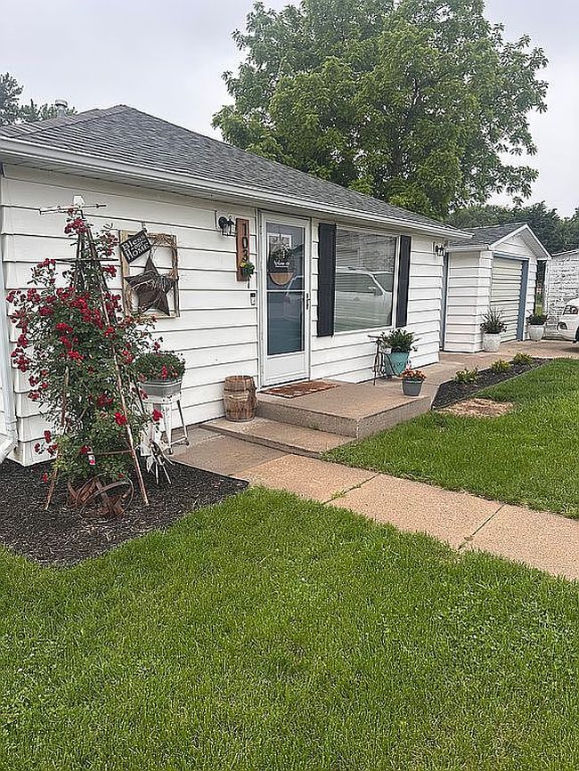 Image of 103 E Mecca St