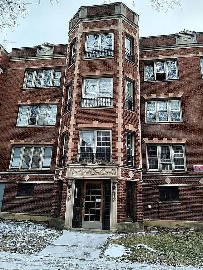 Image of 2225 E 70th Pl #1A