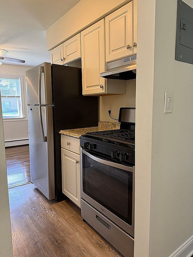 Photo of 6 Windsor Ter Apt B, Freehold, NJ