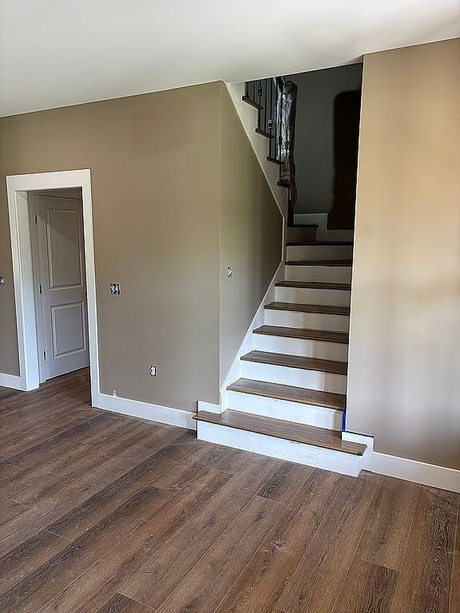 Additional photo 3 of property located at 139 River Dr