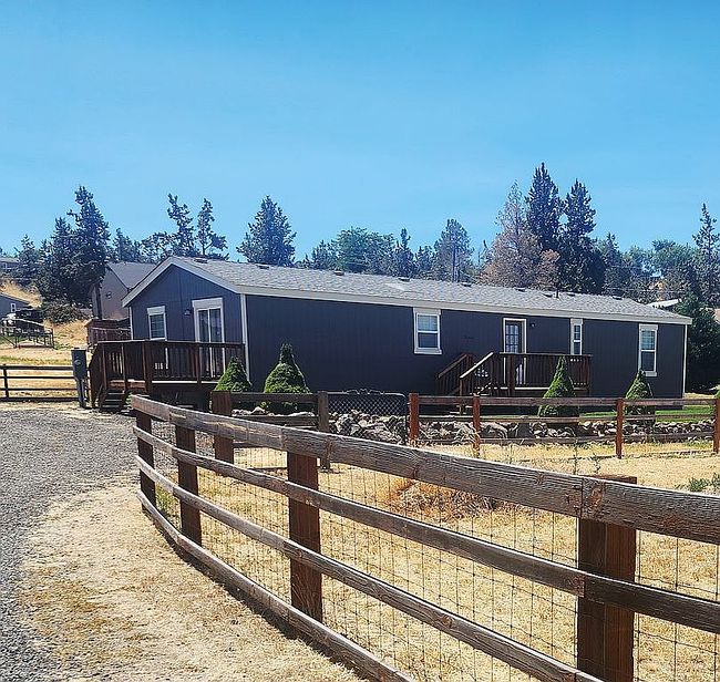 Photo of 1082 Barberry Dr