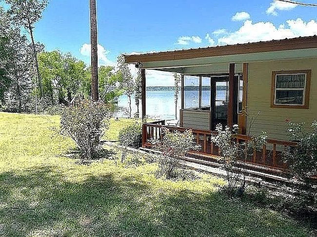Photo of 170 Private Road 7991, Broaddus, TX