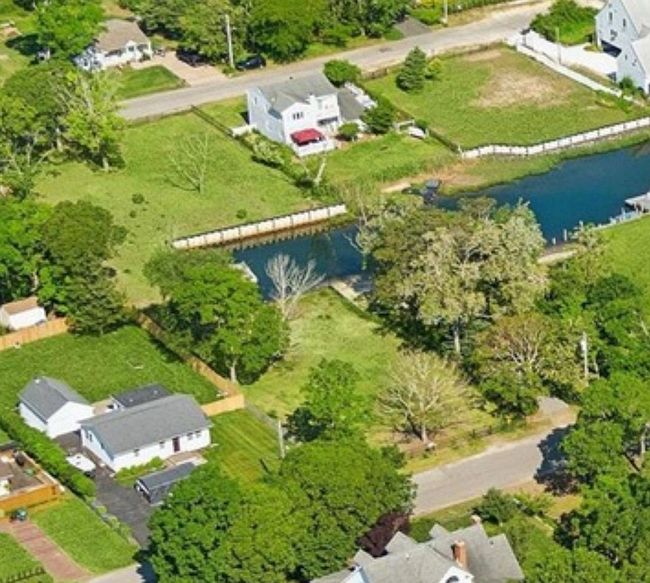 Photo of 198 Sylvan Ave, Riverhead, NY