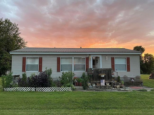 Image of 33 Fairlane Ave