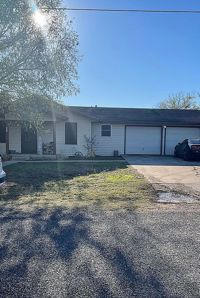 Photo of 605 Railroad St, Poth, TX