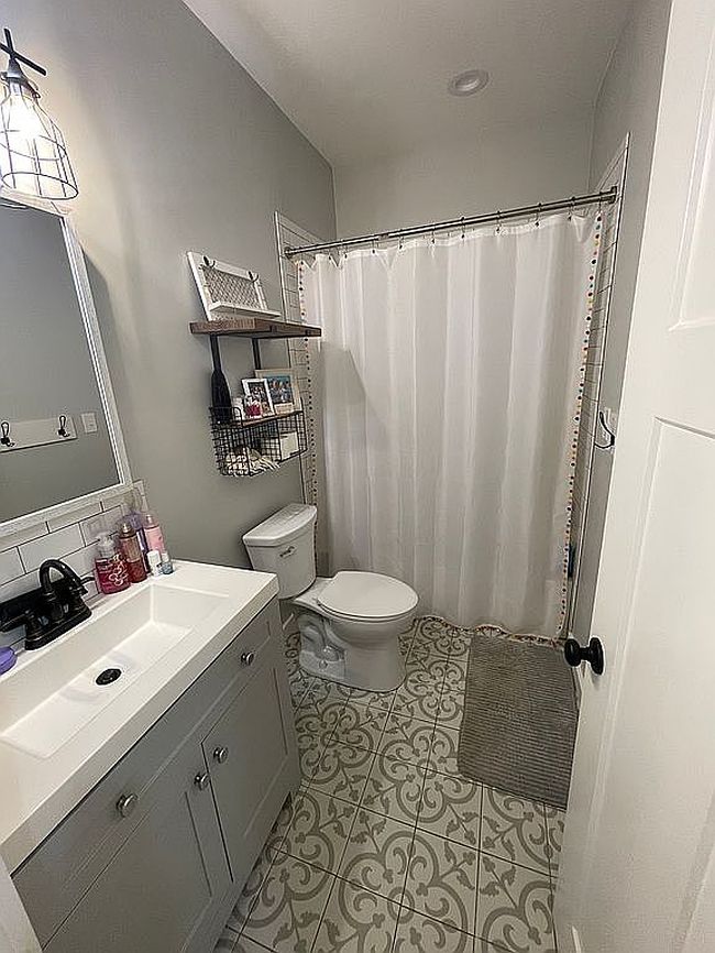 Image of 447 Cloverdale Rd