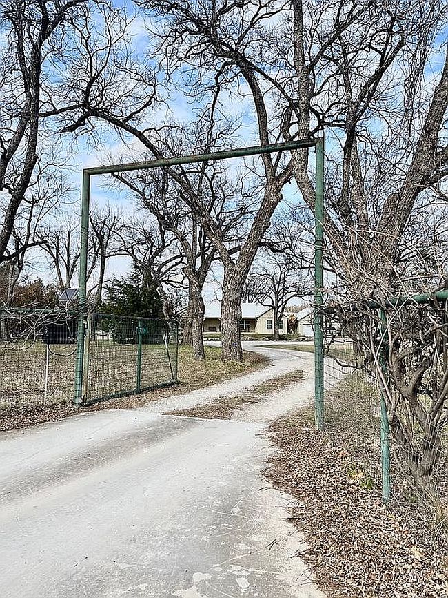 Photo of 3000 4th St, Brownwood, TX