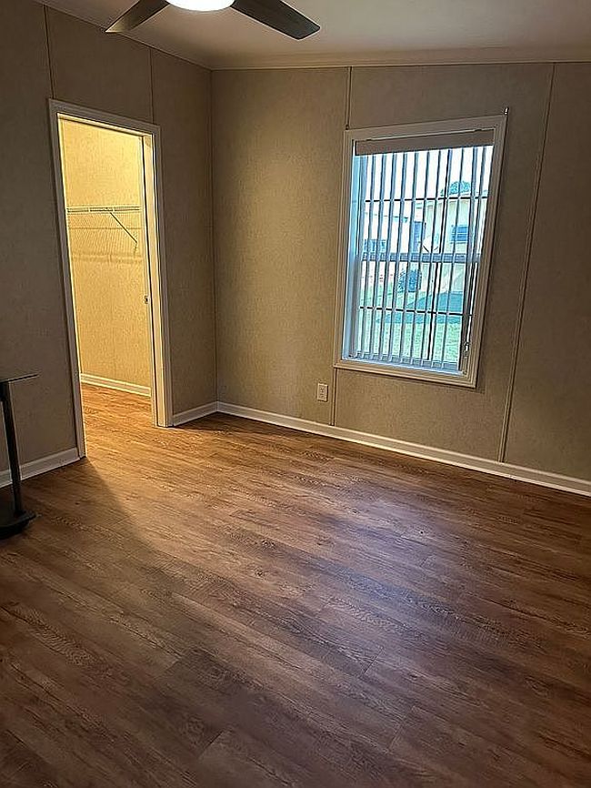 Image of 4631 Lake Front Dr
