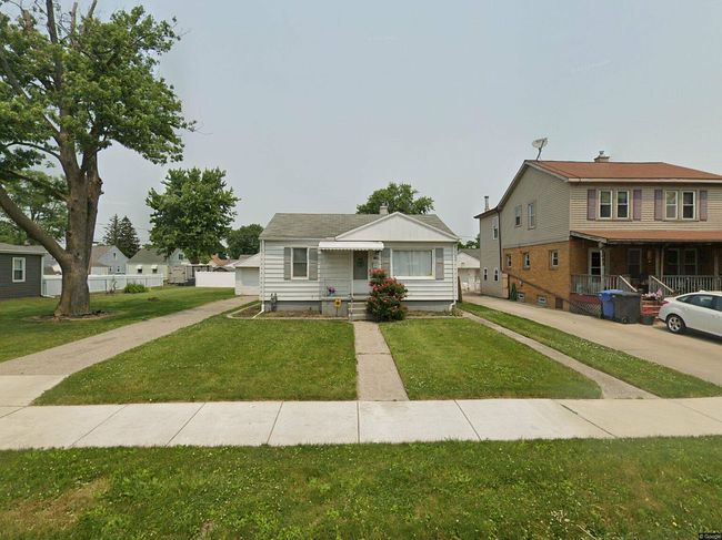 Photo of 2549 104th St