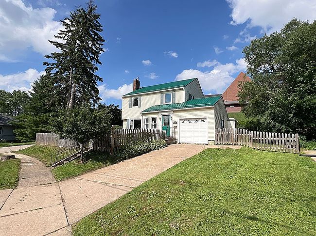 1150 N Booth St, Dubuque, IA