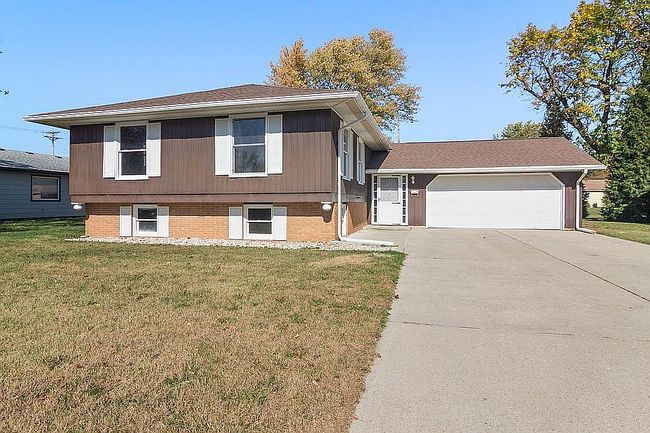 Photo of 716 E Stewart Dr, Rensselaer, IN