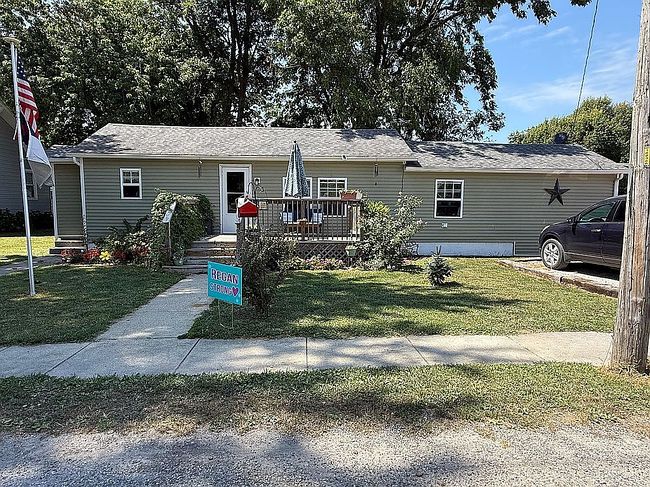 Photo of 109 N School St
