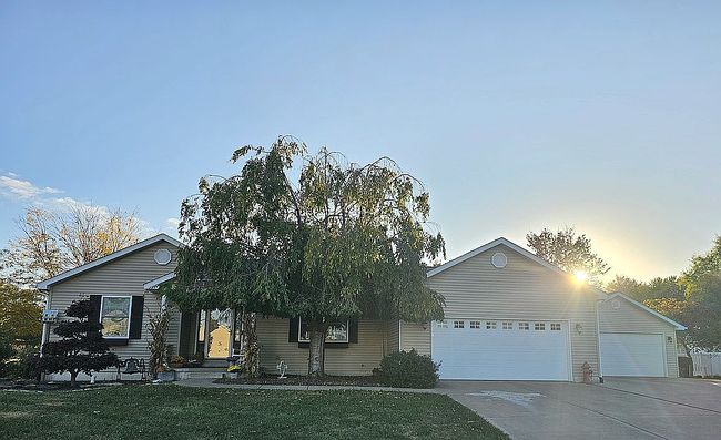 Preview of property located at 900 Lillian Ct