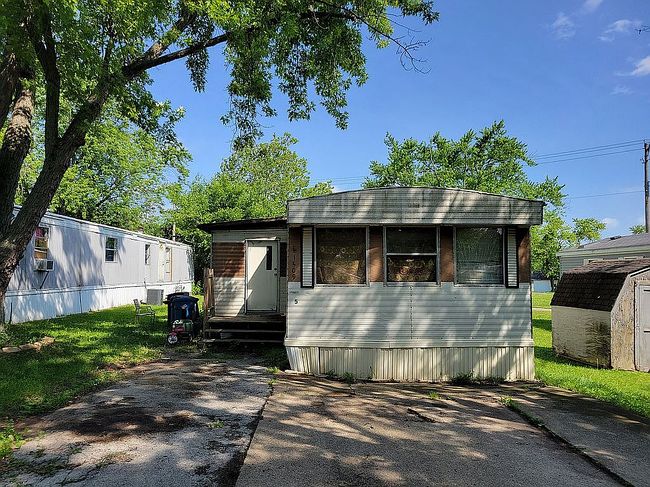 Photo of 1609 Gamma St, Bloomington, IL