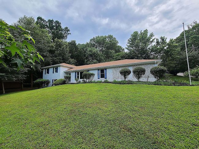 Photo of 1002 Dixon Dr, Gainesville, GA