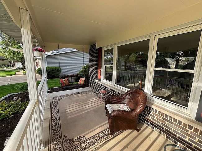 Image of 6S184 Lakewood Dr