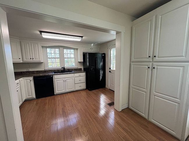 Additional photo 4 of property located at 710 Belfast Ave