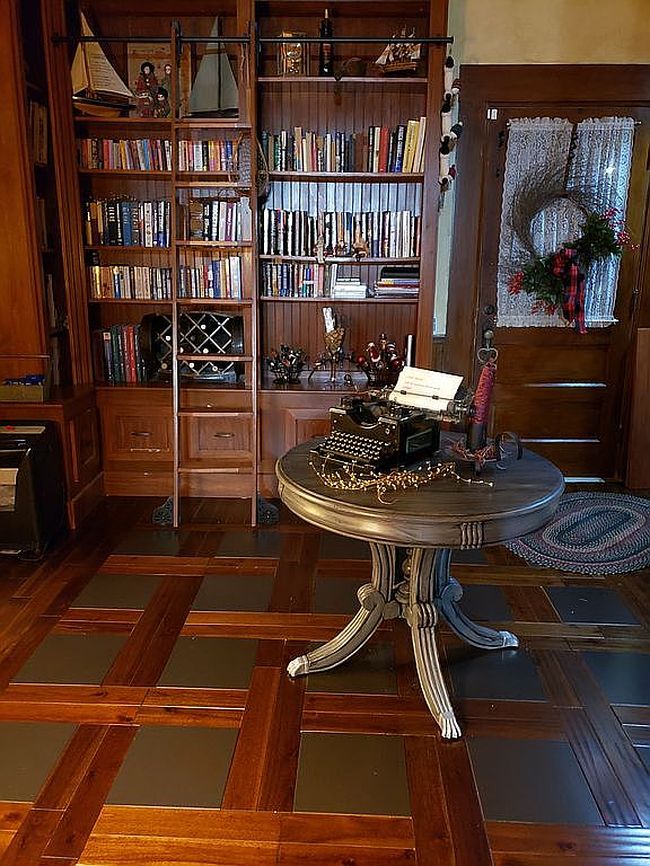 Preview of property located at 606 N Wooster Ave