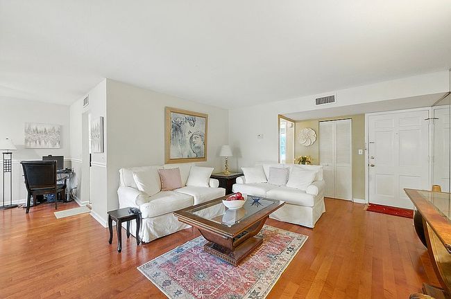 Photo of 4334 S Plaza Gate Ln #202, Jacksonville, FL