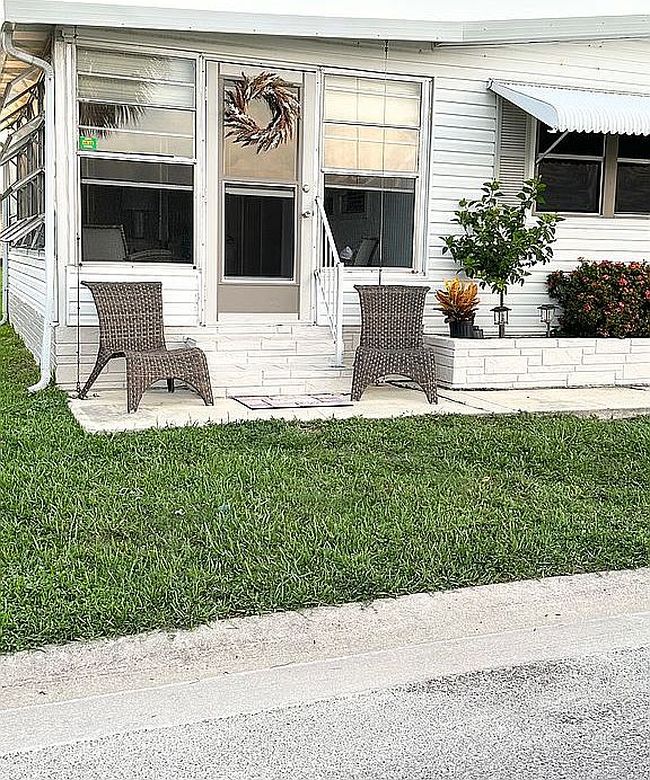 Photo of 734 Pirates Rest Rd, North Fort Myers, FL