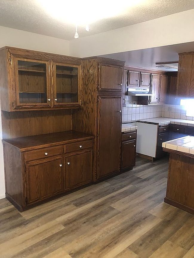 Photo of 453 E Warren Ave, Bakersfield, CA