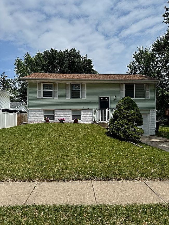 Photo of 60 Amber Ln, Iowa City, IA