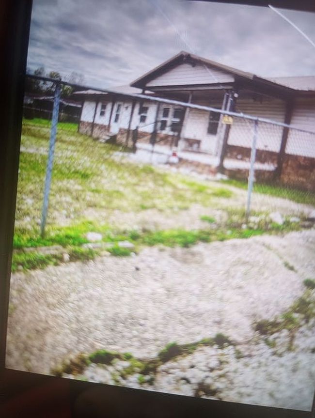 Photo of 646 D St Nw #W, Linton, IN