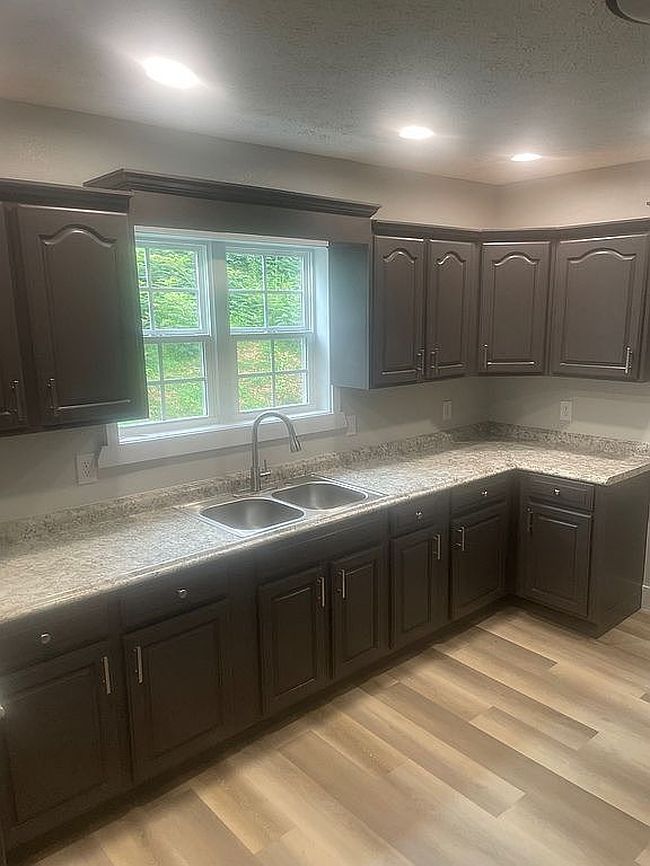 Photo of 519 Whitman Hollow Rd, Lafollette, TN