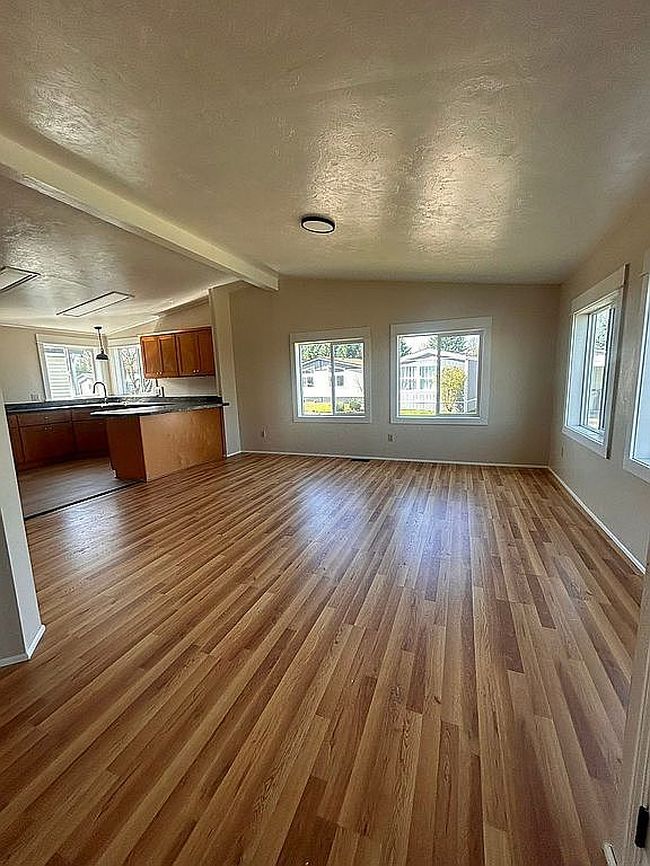 Photo of 31919 N Lake Creek Dr Unit 17, Tangent, OR