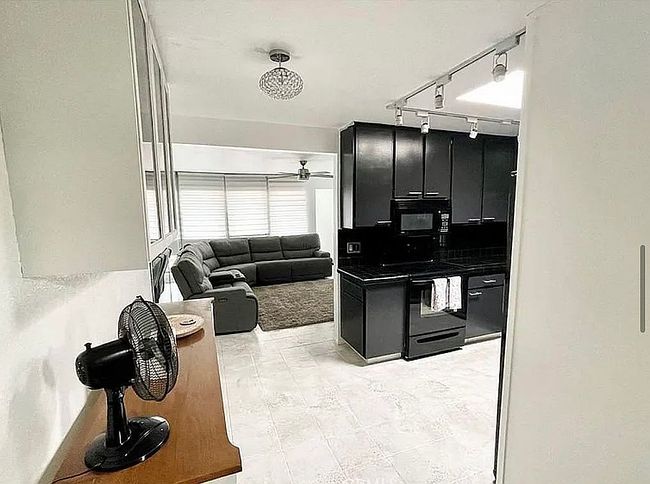 Photo of 425 Bradshaw Ln, Palm Springs, CA