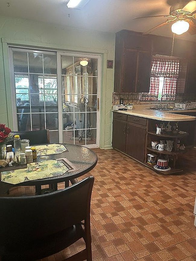 Photo of 717 W 4th St, Haysville, KS