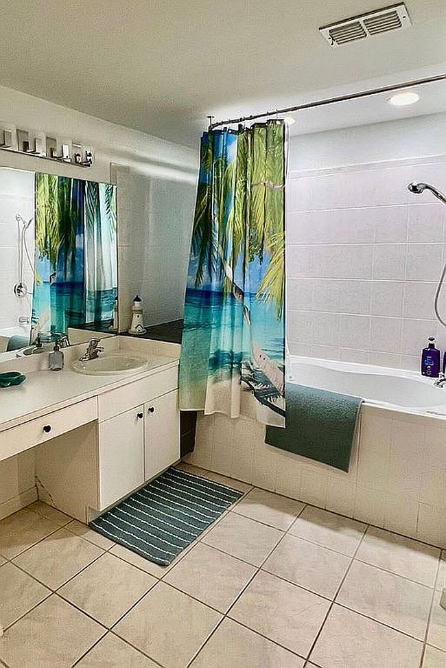 Additional photo 3 of property located at 1142 Sw 31st Ter