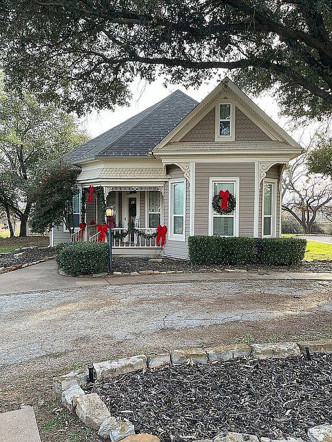 Preview of property located at 445 W Belknap St