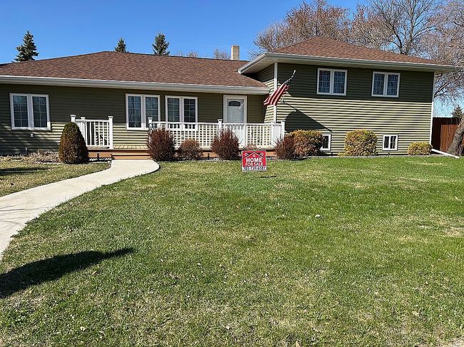 Photo of 405 Main St, Leeds, ND