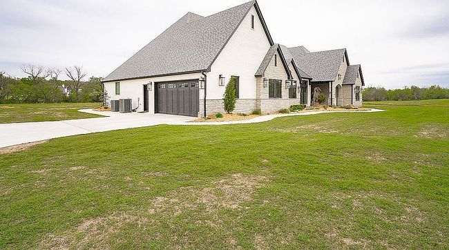 Image of 2211 N Fairlake Dr