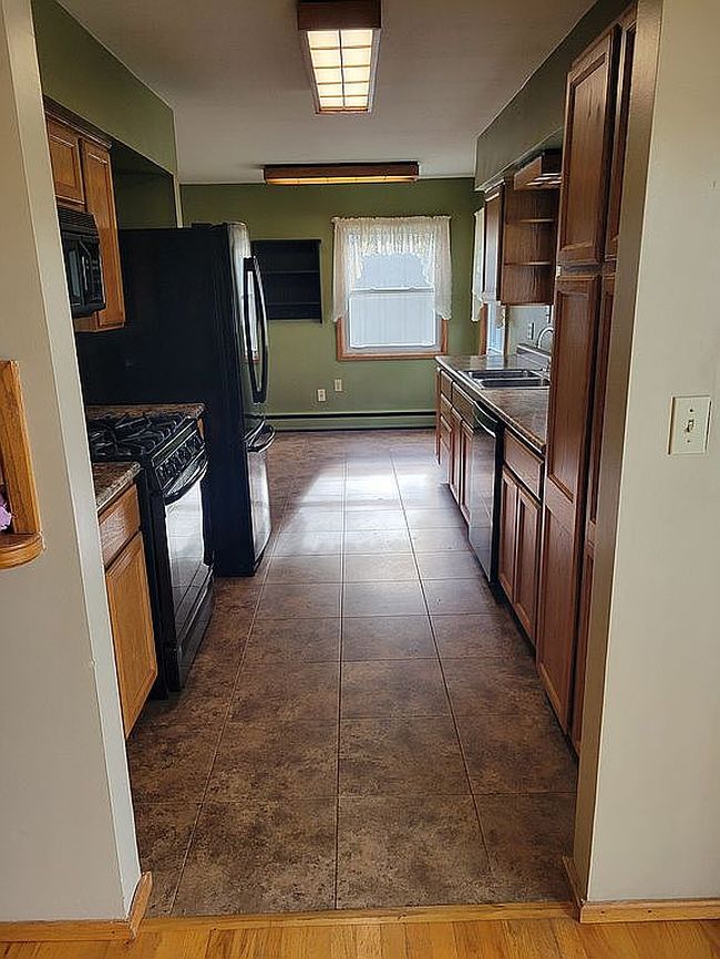 Photo of 215 E Chestnut St, Breckenridge, MI