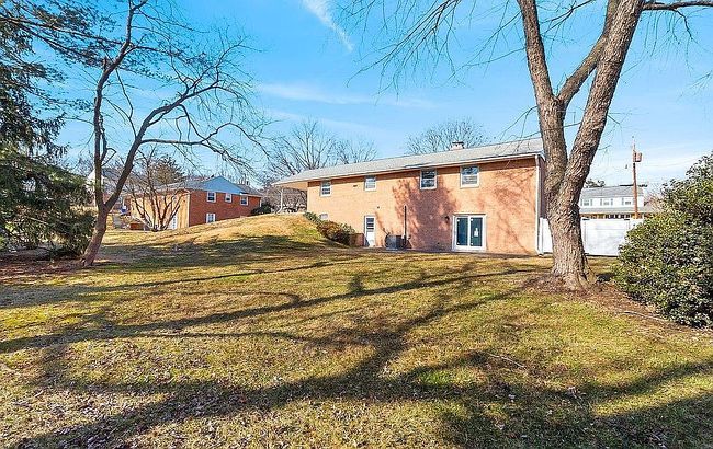Photo of 2914 Chapel View Dr, Silver Spring, MD