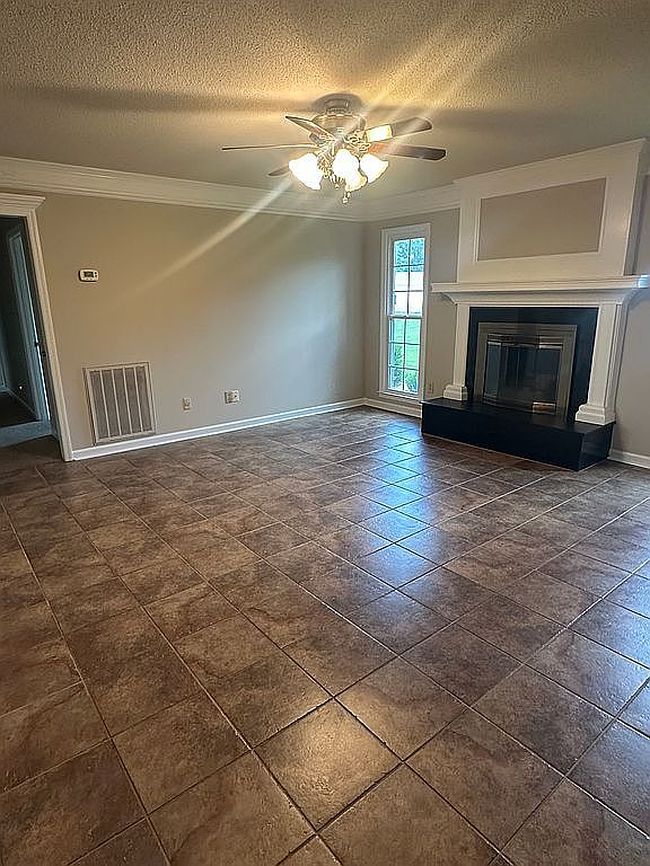 Photo of 10303 Parliament Dr Sw, Huntsville, AL