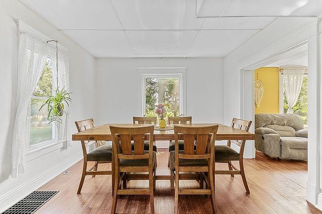Photo of 4586 560th St Se, Iowa City, IA