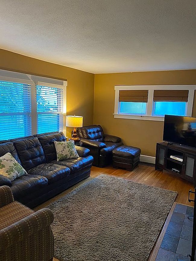 Additional photo 1 of property located at 1055 46th St