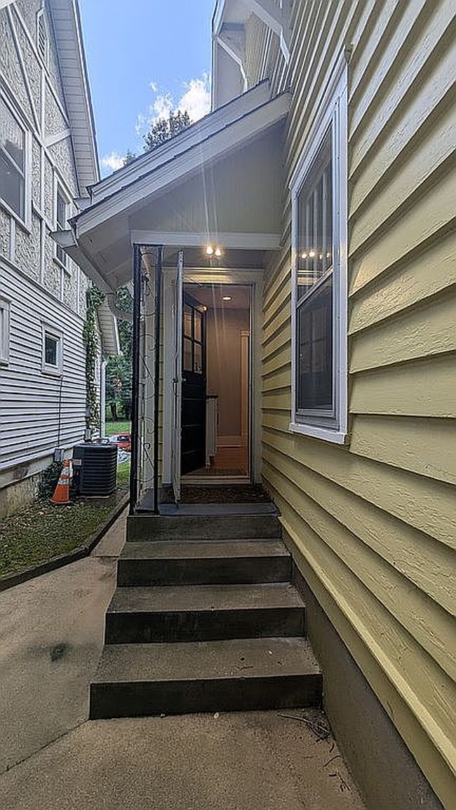 Photo of 2815 Grinstead Dr, Louisville, KY